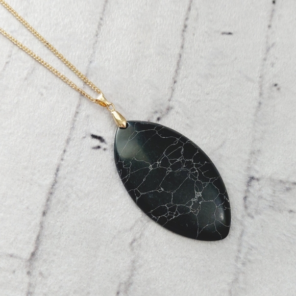 Jewelry - Black Almond Shaped Natural Stone Pendant Gold Necklace